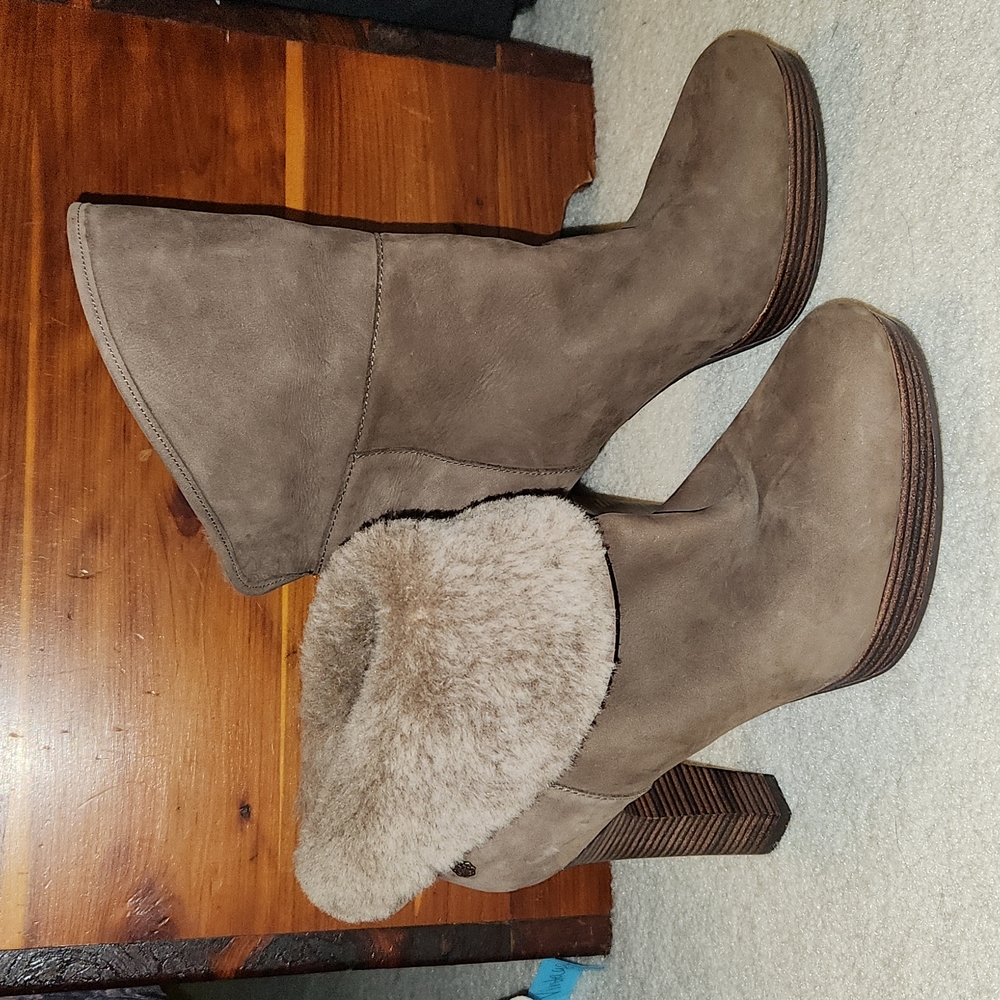 UGG Roll Down Boots! Size 9